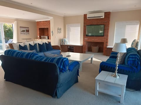 BBQ facilities, TV and multimedia, Living room, air conditioner