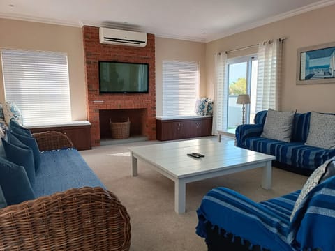 TV and multimedia, Living room, air conditioner