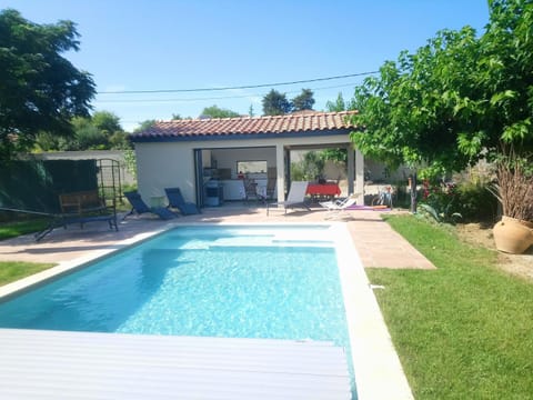 Communal kitchen, Swimming pool, Parking, stove, sunbed