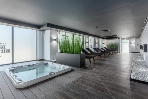 Massage, Sauna, Solarium