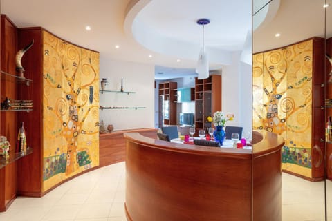Living room, Decorative detail, Dining area