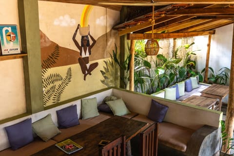 Seating area, Dining area