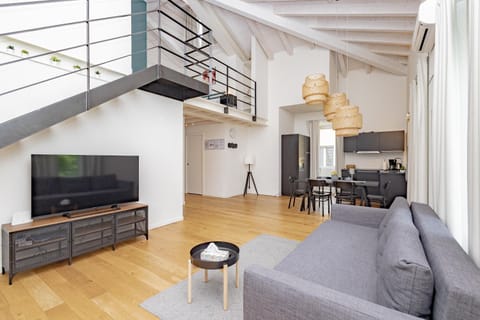 Communal lounge/ TV room, TV and multimedia, Kitchen or kitchenette, Living room, Seating area, Dining area, Evening entertainment