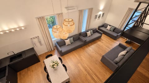 TV and multimedia, Living room, Seating area, air conditioner