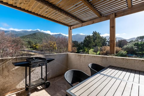 Balcony/Terrace, Mountain view