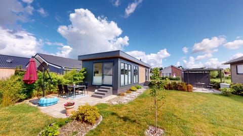 Property building, Day, Garden, Garden view