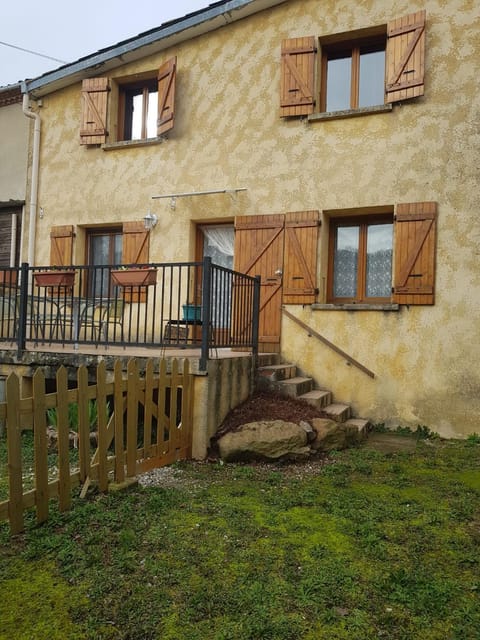 Property building, Spring, Garden, View (from property/room), Balcony/Terrace, Garden view