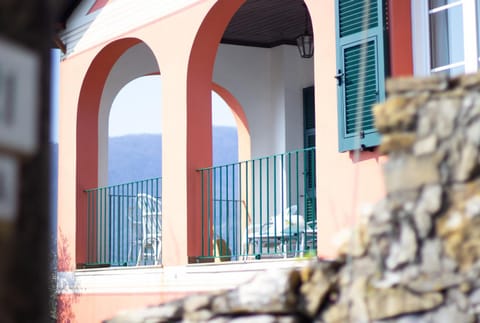 Patio, Facade/entrance, Balcony/Terrace