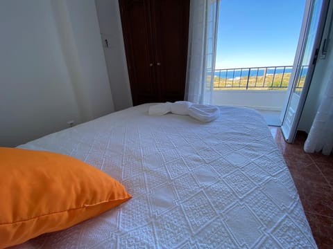 Bed, Balcony/Terrace, Photo of the whole room, Bedroom, Sea view