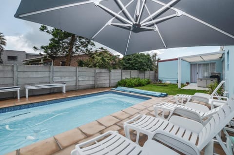 Pool view, Swimming pool, sunbed