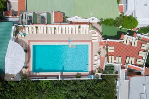 Bird's eye view, Pool view
