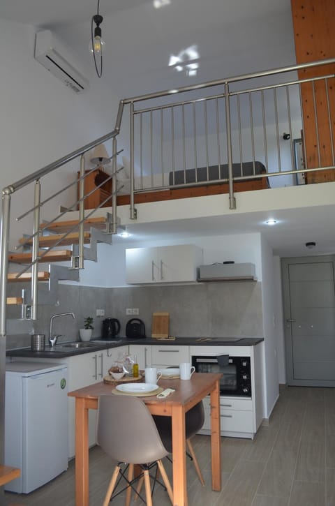 Kitchen or kitchenette, Dining area, pet friendly