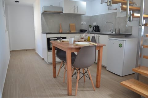 Kitchen or kitchenette, Dining area, pet friendly