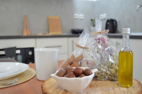 Food and drinks, Food