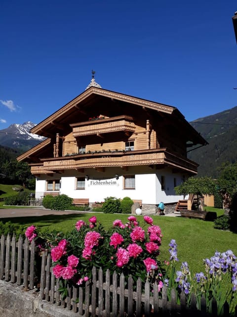 Property building, Patio, Facade/entrance, Day, Natural landscape, Summer, Garden, On site, Garden view, Mountain view