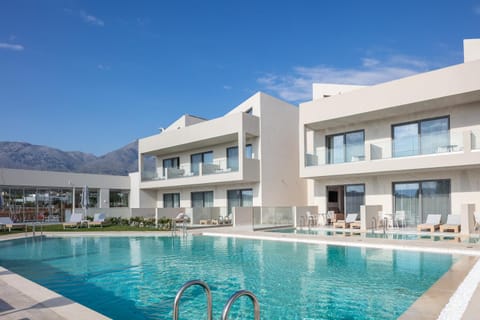 Property building, Mountain view, Pool view, Swimming pool, sunbed