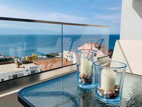 View (from property/room), Balcony/Terrace, Dining area, Sea view