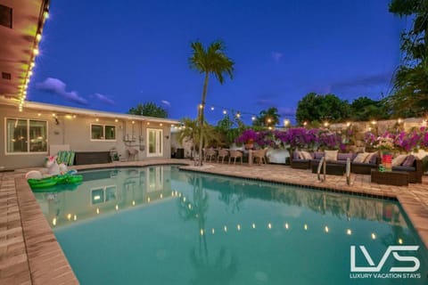CasaDelMar- Outdoor Oasis Heated Pool 5 Min 2 Beach House in Fort Lauderdale