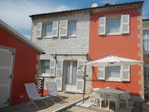 Property building, Patio, sunbed