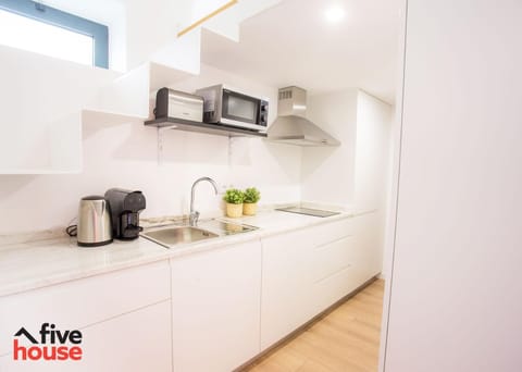 Coffee/tea facilities, Kitchen or kitchenette, minibar, stove, toaster