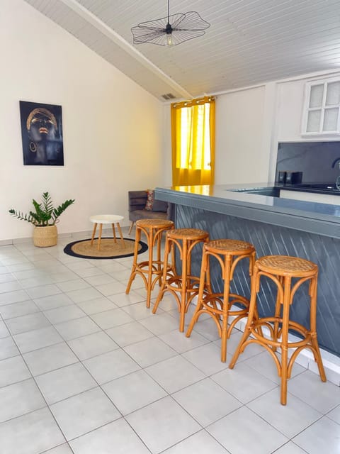 TV and multimedia, Seating area, Dining area