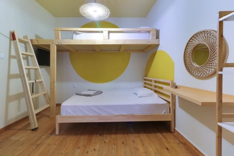 Bedroom, bunk bed