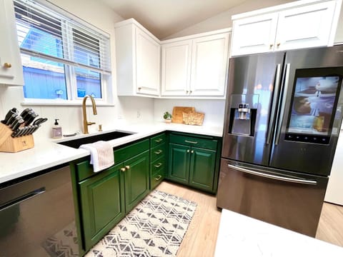 Kitchen or kitchenette, dishwasher