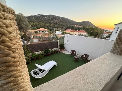 Property building, Patio, Spring, Natural landscape, Garden, Garden, View (from property/room), Balcony/Terrace, Garden view, Garden view, Mountain view, Sunset, sunbed