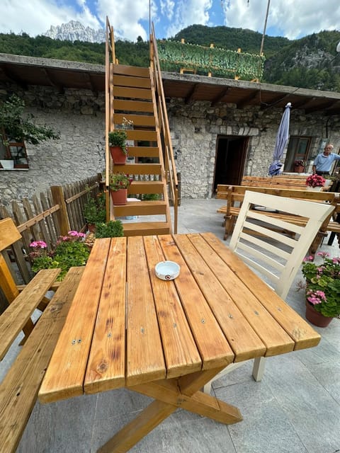 GUEST HOUSE “ Center Theth “ Bed and Breakfast in Montenegro