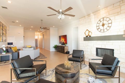 TV and multimedia, Living room, Seating area