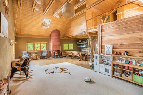 Communal lounge/ TV room, Children play ground, Seating area, fireplace