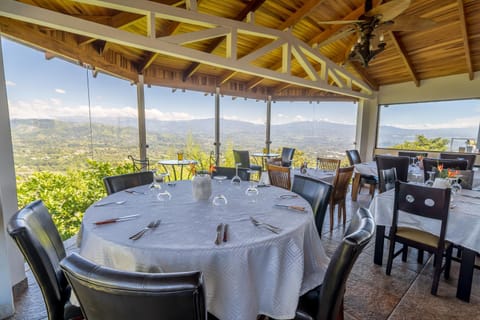 Restaurant/places to eat, Restaurant/places to eat