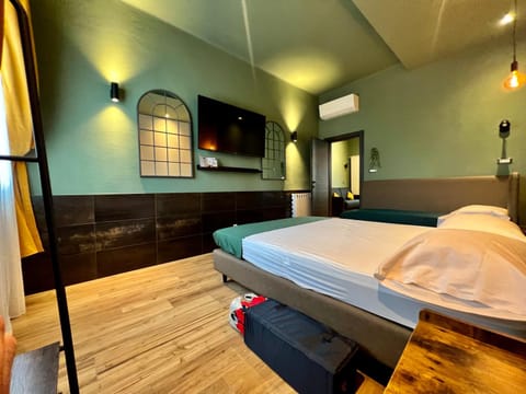 Bed, TV and multimedia, Photo of the whole room, Bedroom, air conditioner