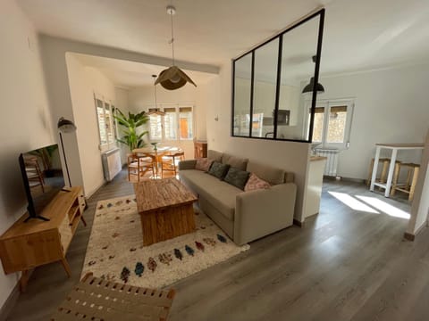 Kitchen or kitchenette, Living room, Lounge or bar, Dining area