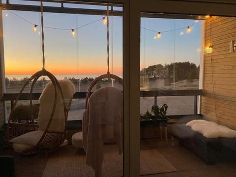 Patio, Balcony/Terrace, Balcony/Terrace, Living room, Seating area, Sunset