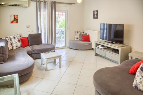 Toilet, Patio, Nearby landmark, Restaurant/places to eat, Bed, Food close-up, Day, Bathroom, TV and multimedia, Coffee/tea facilities, Balcony/Terrace, Living room, Photo of the whole room, Seating area, Dining area, Beach, older children, Bath, dishwasher, furniture, heating, internet, locker, minibar, pet friendly, stove, wardrobe, washing machine, kitchen, air conditioner