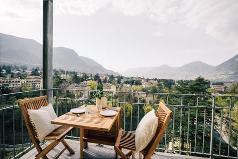 Balcony/Terrace, Mountain view