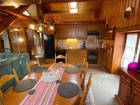 Kitchen or kitchenette, Living room, Dining area, minibar, pet friendly, stove