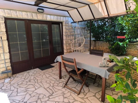 Patio, Day, Balcony/Terrace