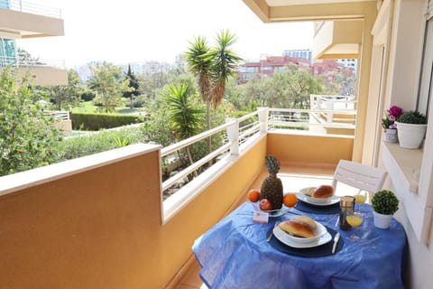Property building, Spring, People, Winter, Summer, Balcony/Terrace, Garden view, Area and facilities, children, older children, group of guests, hair dresser