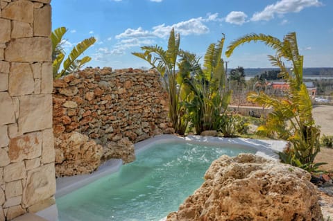 Hot Tub, Swimming pool