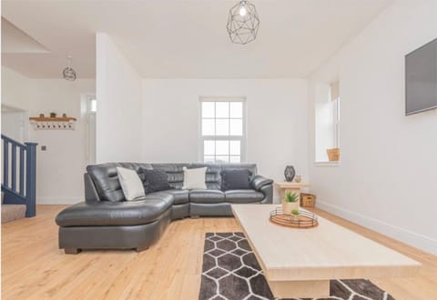 5 Bed cottage with Hot tub House in Scotland