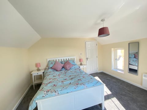 Hodge Bower Holidays, Ironbridge - Blades Apartment in Telford