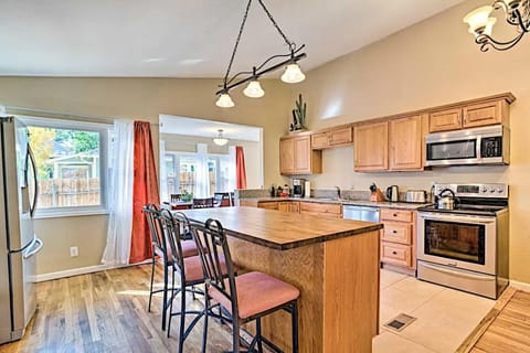 Coffee/tea facilities, View (from property/room), Dining area, minibar, pet friendly, stove, toaster, kitchen