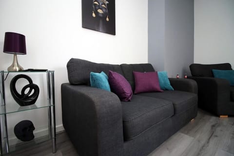 Rugby Place by Tŷ SA Bed and Breakfast in Newport