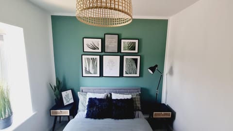 Beautiful 2bed house with garden, walking distance to town - FREE parking Apartment in Glasgow