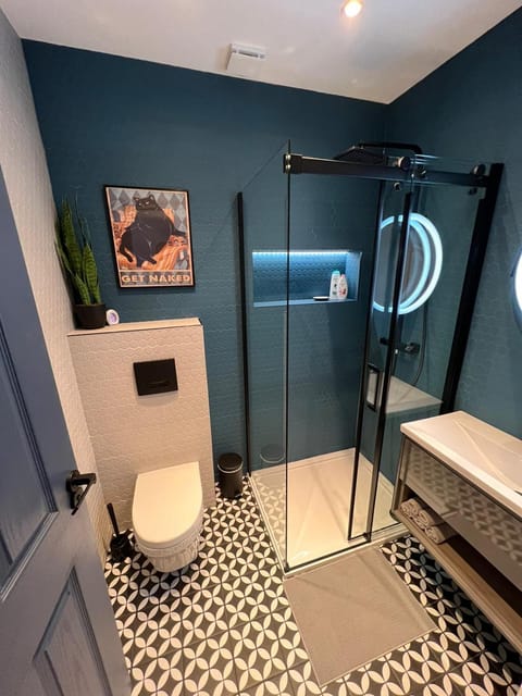 Beautiful 2bed house with garden, walking distance to town - FREE parking Apartment in Glasgow