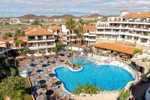 Restaurant/places to eat, Bird's eye view, Pool view, Swimming pool