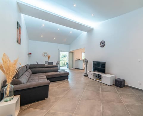 TV and multimedia, Living room, Seating area