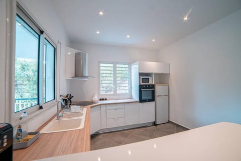 Kitchen or kitchenette, minibar, pet friendly, stove